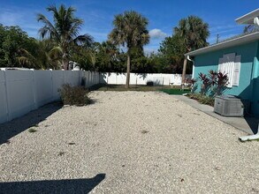 12140 Gulfstream Blvd in Port Charlotte, FL - Building Photo - Building Photo