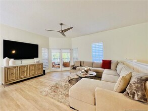 411 NE Plantation Rd in Stuart, FL - Foto de edificio - Building Photo