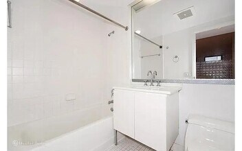 56 Pine St in New York, NY - Building Photo - Building Photo