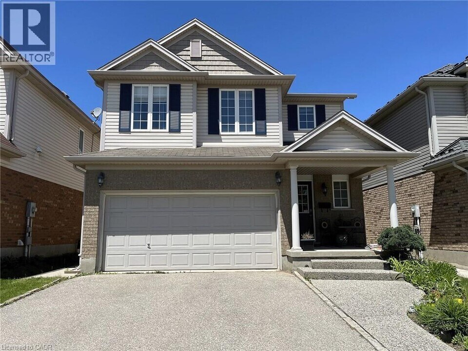 727 Commonwealth Crescent in Kitchener, ON - Building Photo