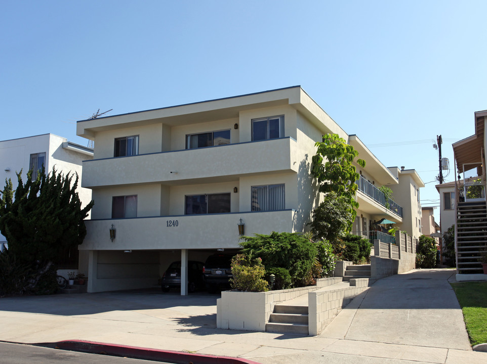 1240 S Saltair Ave in Los Angeles, CA - Building Photo