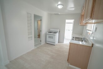 24012 Arch St in Santa Clarita, CA - Building Photo - Building Photo