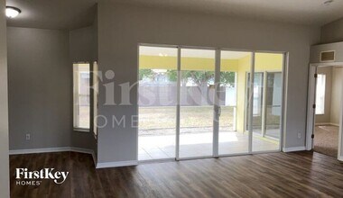 305 NW 22nd Ct in Cape Coral, FL - Building Photo - Building Photo