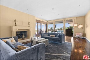 1915 Carla Ridge in Beverly Hills, CA - Building Photo