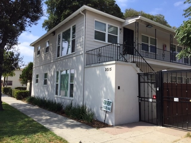 Pine Avenue Apartments in Long Beach, CA - Building Photo