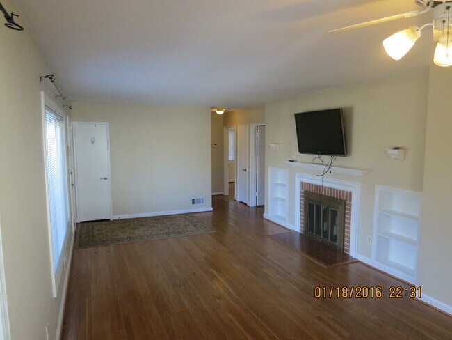 8912 Ridge Pl in Bethesda, MD - Foto de edificio - Building Photo