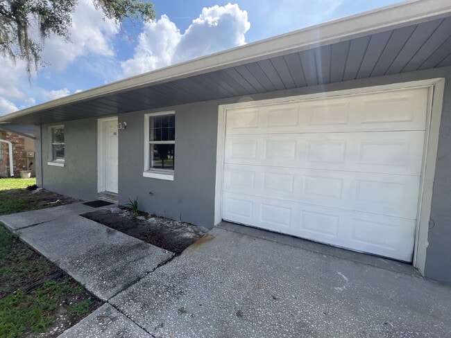 152 Julie Ln in Auburndale, FL - Building Photo - Building Photo