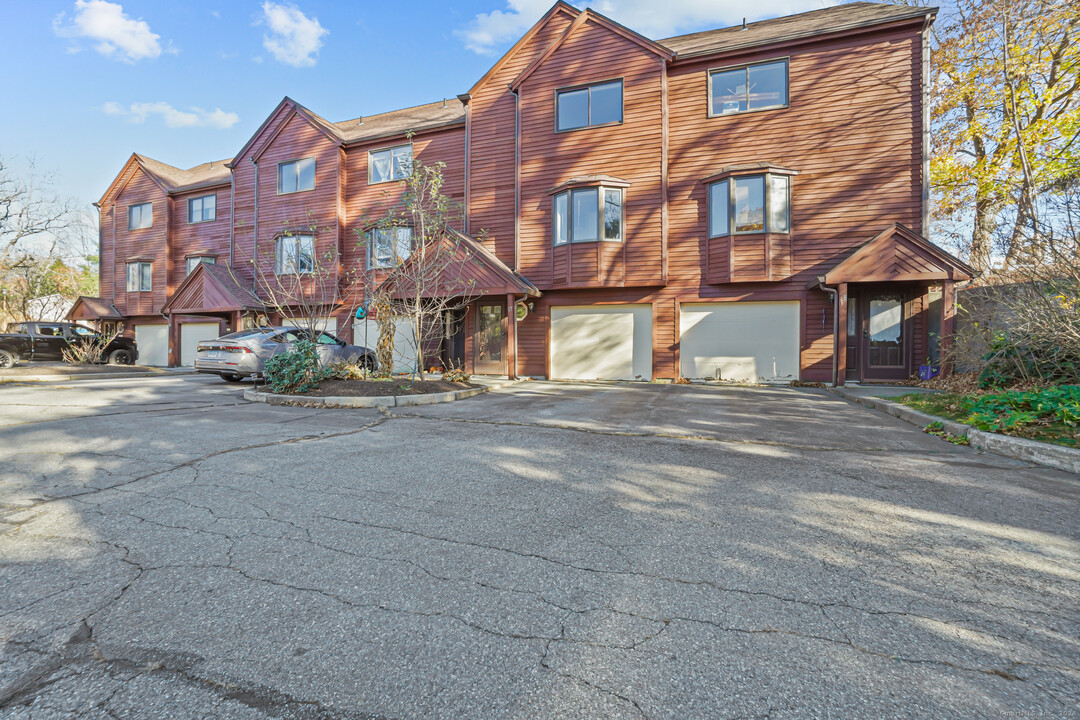 17 Wyndham Landing-Unit -17 in Killingly, CT - Building Photo