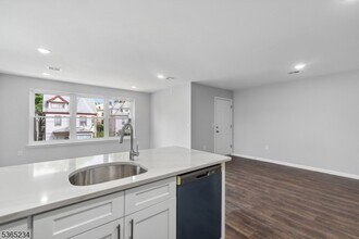 889 S 17th St in Newark, NJ - Building Photo - Building Photo
