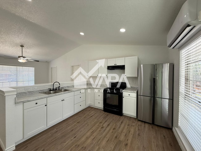 5535 Indian Desert St in San Antonio, TX - Building Photo - Building Photo
