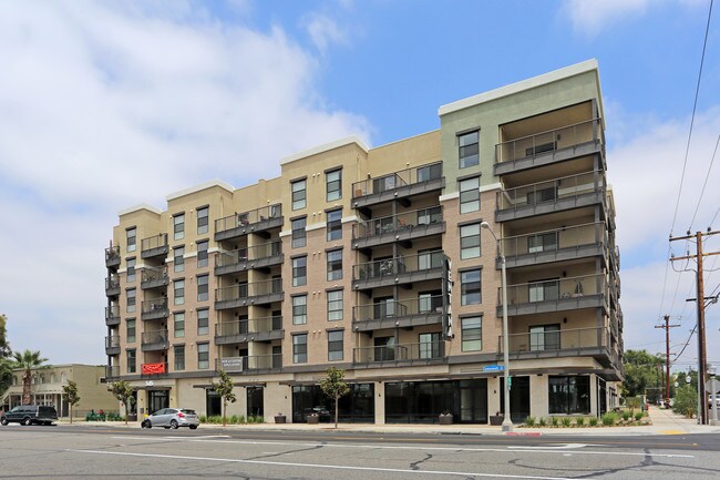 Ventana Senior Apartment Homes in Fullerton, CA - Foto de edificio - Building Photo