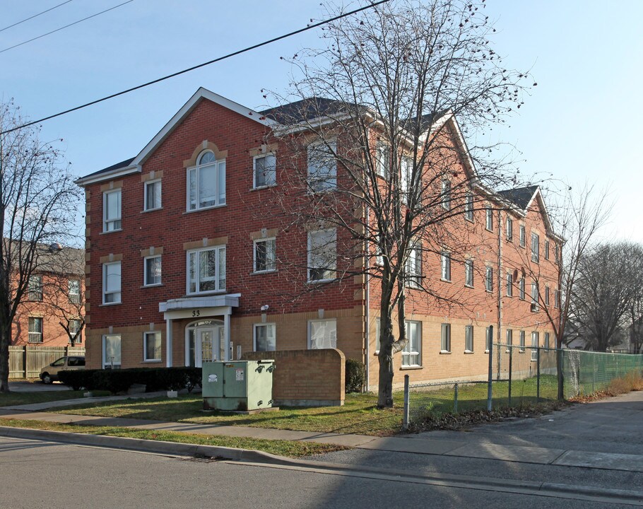 33 Whiting Ave in Oshawa, ON - Building Photo