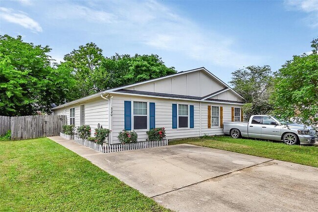 320 Willowick St in Tomball, TX - Building Photo - Building Photo