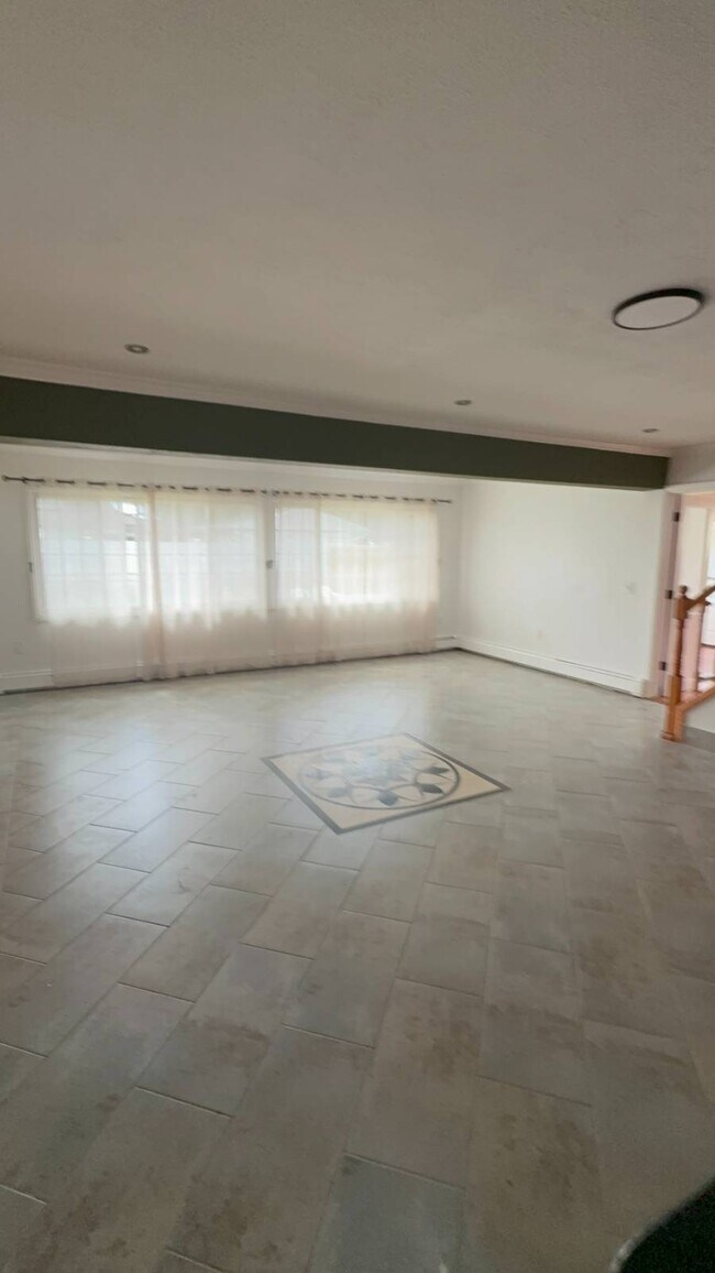 20 Basket Ln in Hicksville, NY - Building Photo - Building Photo