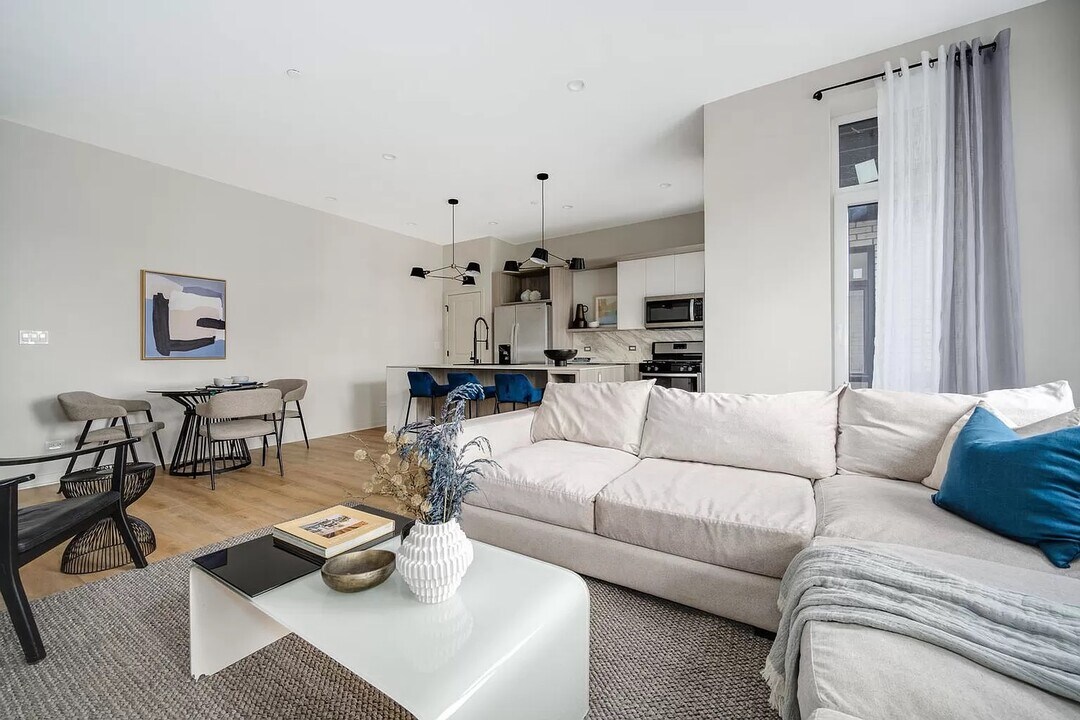 4177 W Belmont Ave, Unit 4181-102 in Chicago, IL - Foto de edificio
