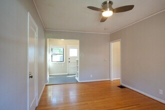 334 NW 22nd Ave in Portland, OR - Foto de edificio - Building Photo