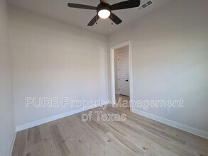 17813 Clairess Ln in Manor, TX - Building Photo - Building Photo