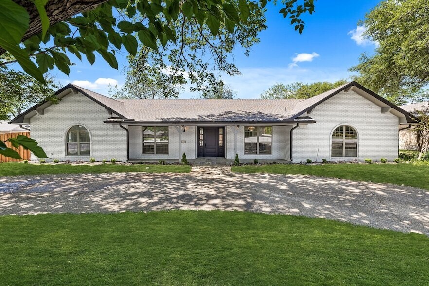 14909 Hillcrest Rd in Dallas, TX - Building Photo