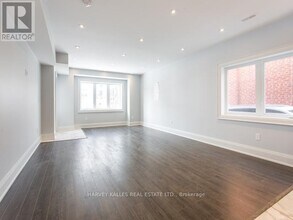 987 Avenue Rd in Toronto, ON - Building Photo - Building Photo