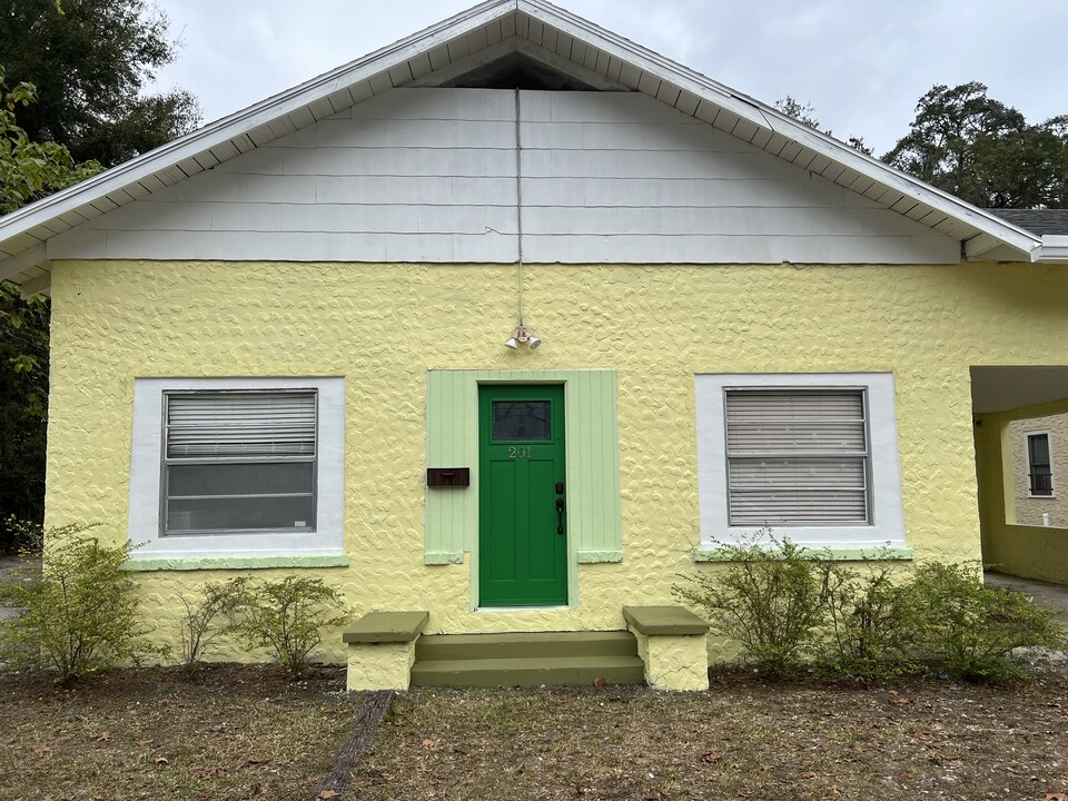 201 NW 10th St in Gainesville, FL - Foto de edificio