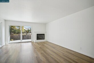 119 Cypress Point Way in Moraga, CA - Building Photo - Building Photo