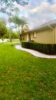 2004 Maplewood Dr in Greenacres, FL - Building Photo