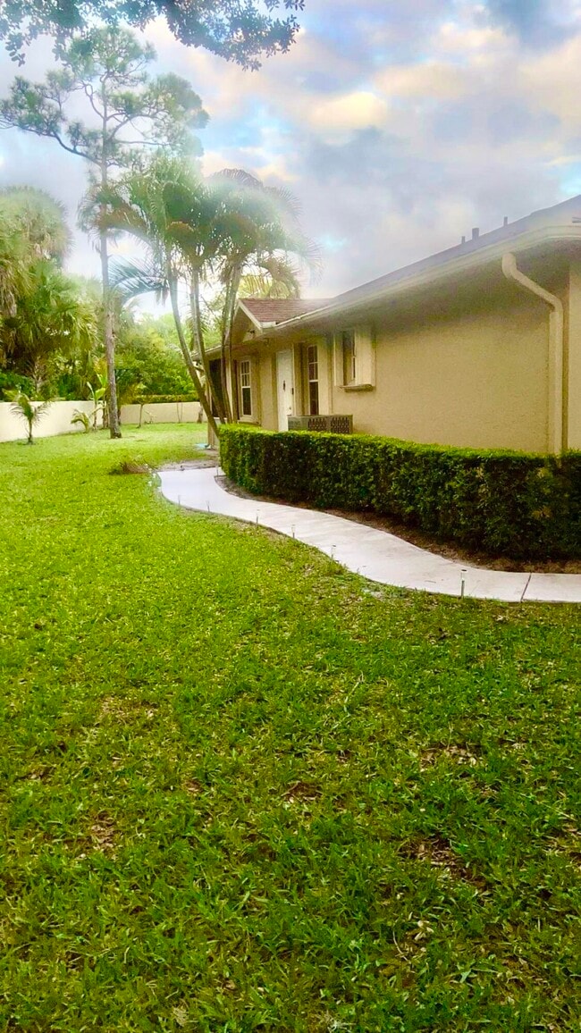 property at 2004 Maplewood Dr