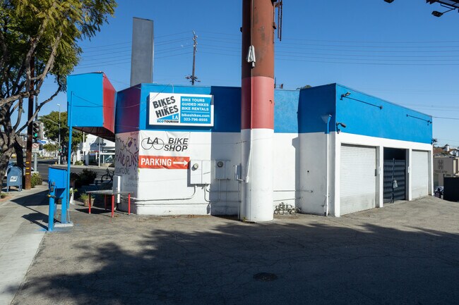 8500 Santa Monica Blvd in West Hollywood, CA - Foto de edificio - Building Photo