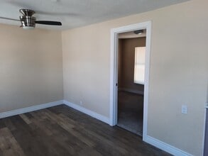 511 Wolf St, Unit B in Killeen, TX - Foto de edificio - Building Photo