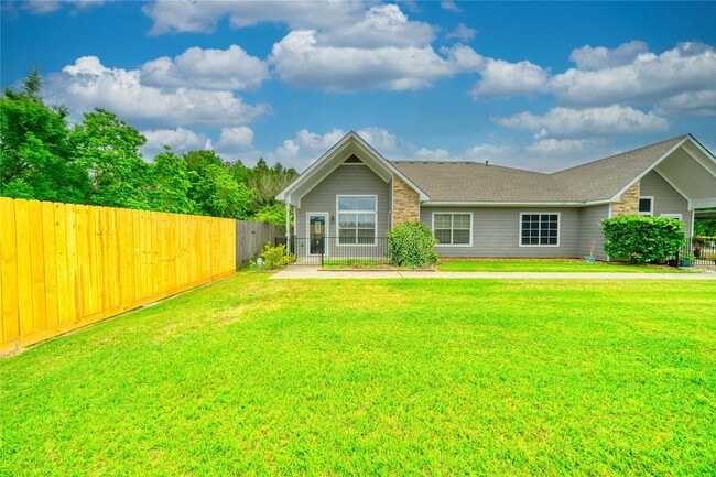 770 Hunt Rd, Unit 314 in Baytown, TX - Building Photo - Building Photo