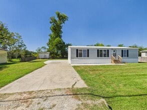 104 St Jude St in Scott, LA - Building Photo - Building Photo