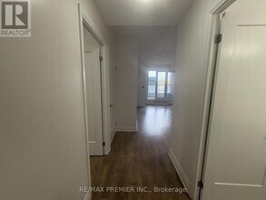 3220 Sheppard Ave E in Toronto, ON - Building Photo - Building Photo