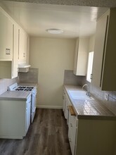 221 W Tujunga Ave in Burbank, CA - Foto de edificio - Interior Photo