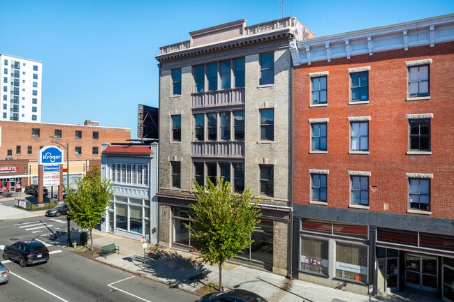 1322 W Broad St in Richmond, VA - Foto de edificio - Building Photo