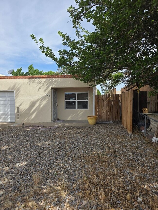 5109 Redlands Rd NW in Albuquerque, NM - Building Photo - Building Photo