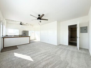 141 Chesterfield Dr in Encinitas, CA - Building Photo - Building Photo