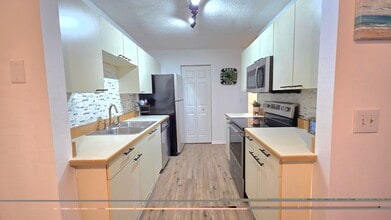 101 Bent Tree Dr in Daytona Beach, FL - Building Photo - Building Photo