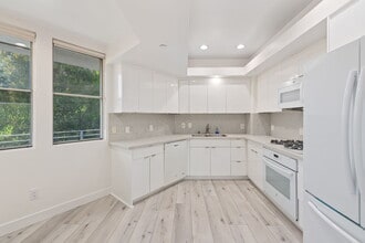 171 N Church Ln, Unit 409 in Los Angeles, CA - Building Photo - Building Photo