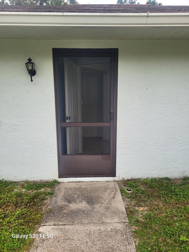 4405 Grass Ave, Unit 5 in Sebring, FL - Foto de edificio - Building Photo