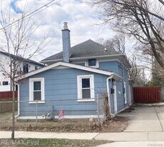 611 Fairgrove Ave in Royal Oak, MI - Building Photo