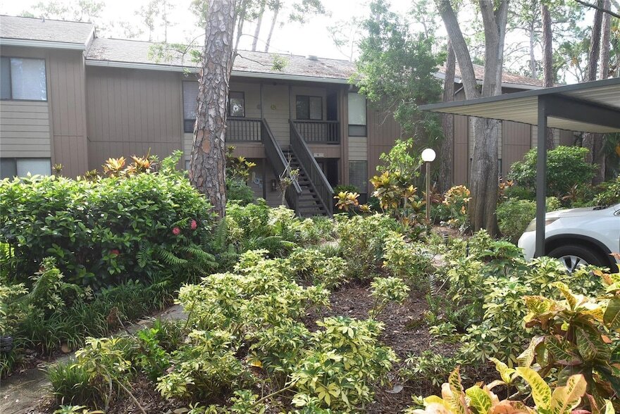 1608 Bayhouse Point Dr, Unit 401 in Sarasota, FL - Building Photo