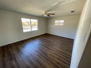 1016 W Gandy St, Unit 2 in Denison, TX - Foto de edificio - Building Photo