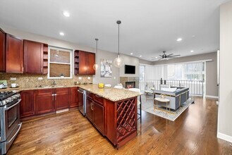 450 E Bowen Ave in Chicago, IL - Building Photo - Building Photo