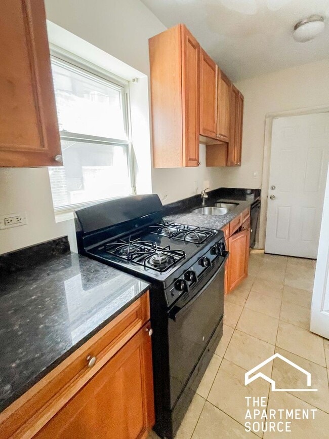 property at 3918 N Pine Grove Ave