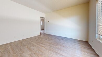 1835 Pine Ave in Long Beach, CA - Foto de edificio - Building Photo