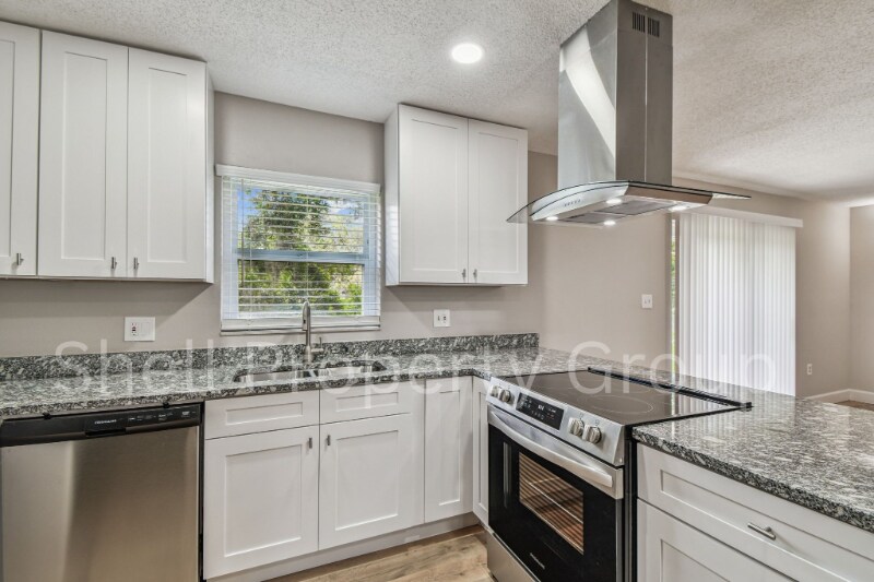 16901 Melba Ln in Lutz, FL - Building Photo