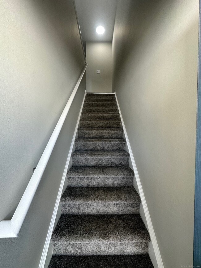 68 W Main St in Milford, CT - Building Photo - Building Photo