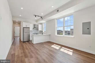 2513 N Howard St, Unit 302 in Philadelphia, PA - Building Photo - Building Photo