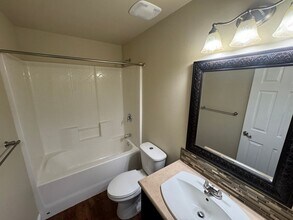 209 E Park St-Unit -A in Moxee, WA - Building Photo - Building Photo