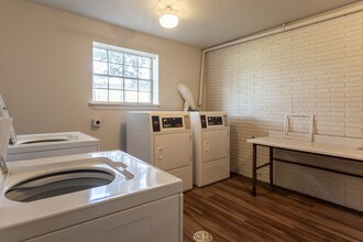 Yorktown Apartment Homes in Oklahoma City, OK - Foto de edificio - Interior Photo